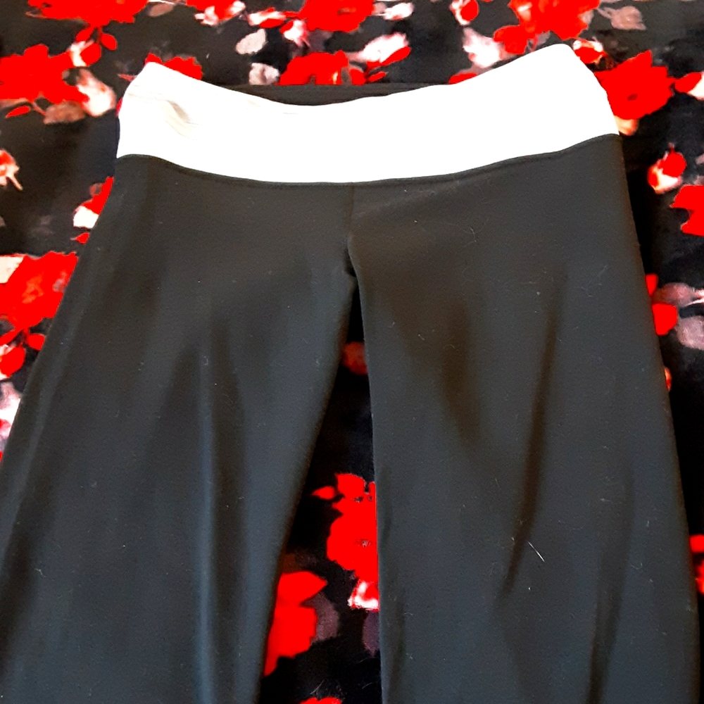 Black lululemon crops